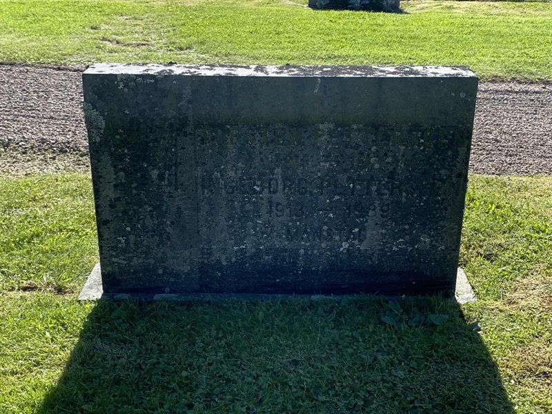 Grave number: 8 2 06   106-108