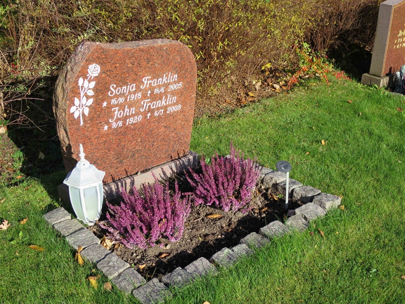 Grave number: HNB III    62