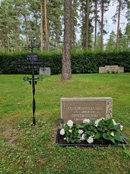 Grave number: 1 KV.3   136-137