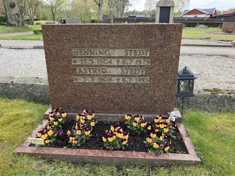 Grave number: NÅ 29    71, 72