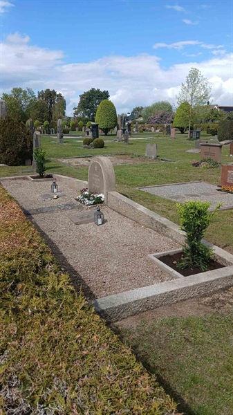 Grave number: NY B     4, 5, 6, 7, 8