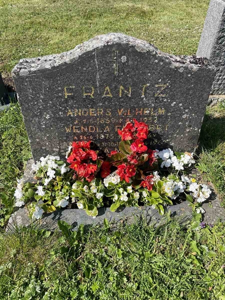 Grave number: N 5 1    15