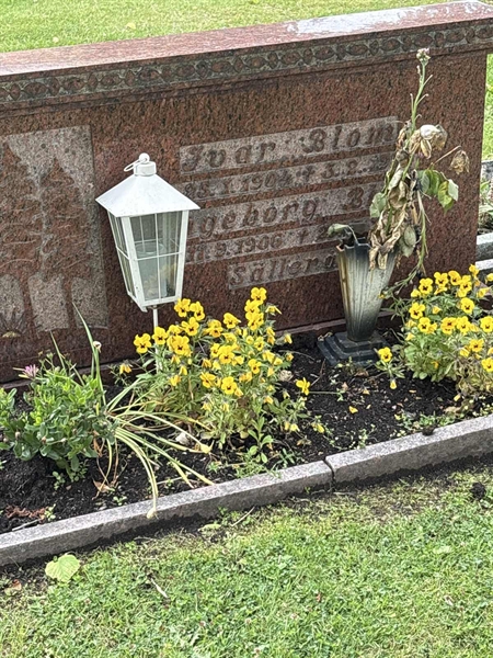 Grave number: SKF D   213, 214