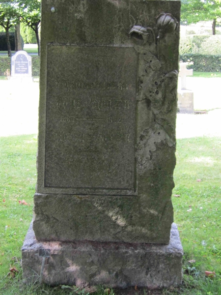 Grave number: 1 9    57