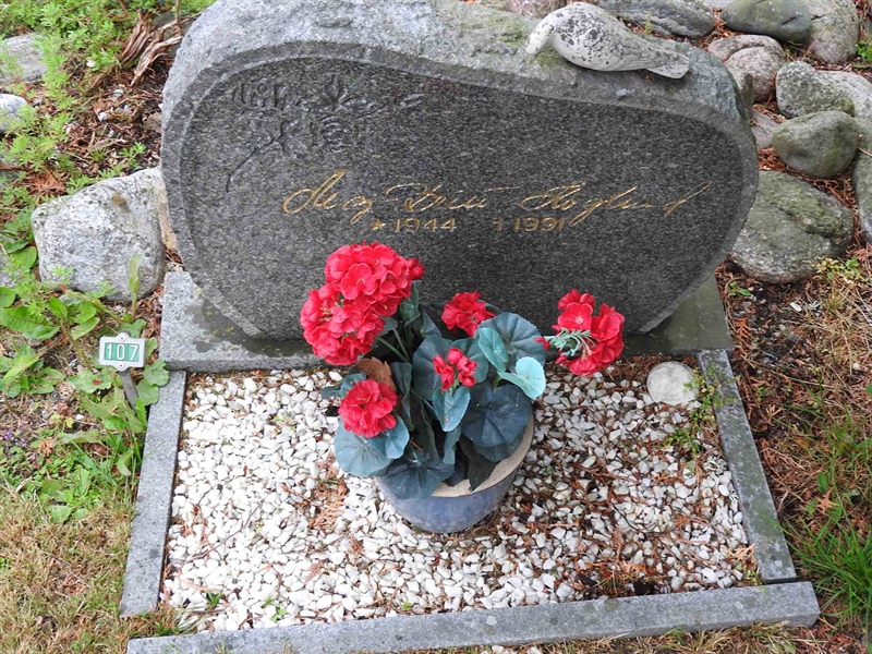 Gravnummer: BRO 2U C   107