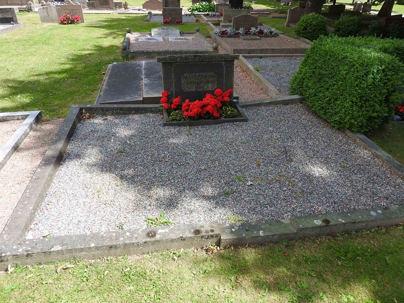 Hautatunnus: BRO 1   183