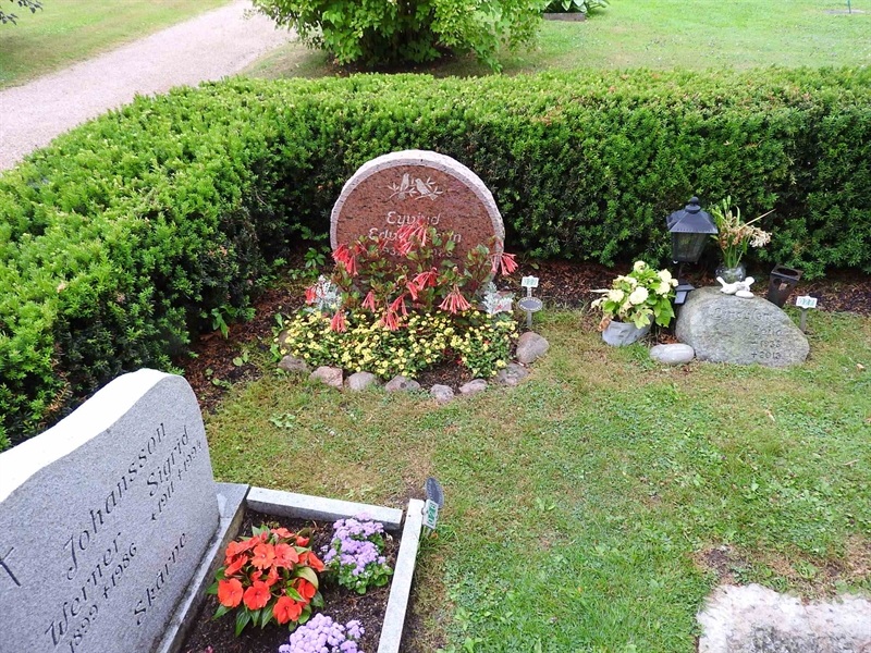 Grave number: BRO 2U A    27a