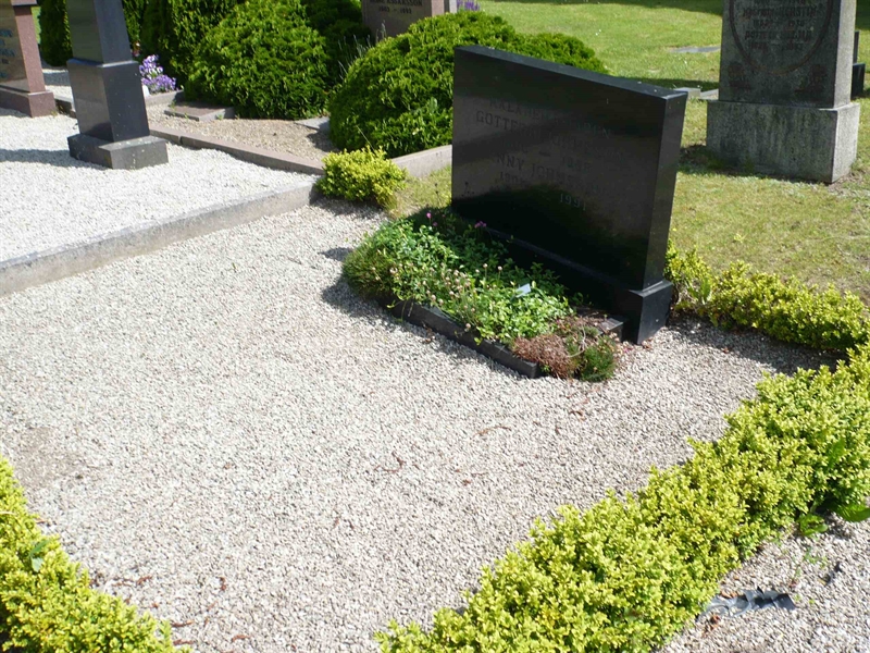 Grave number: 1 5    32
