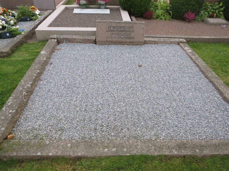 Grave number: 1 06  166