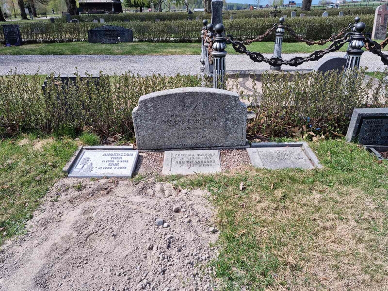 Grave number: D G 3   385