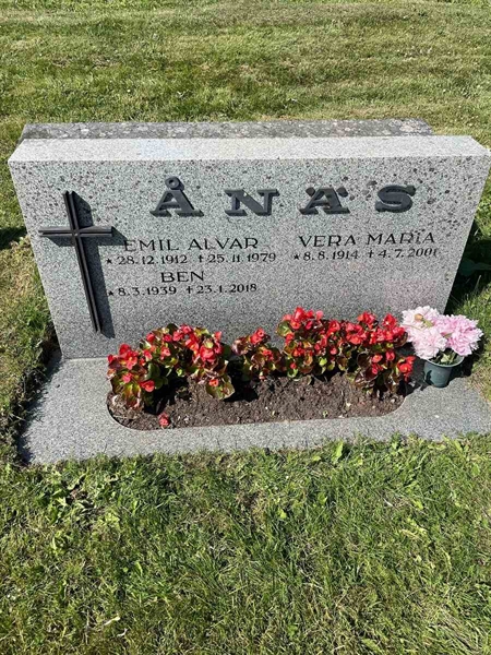 Grave number: N 5 1    92