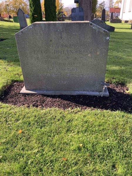 Grave number: L H   50-51