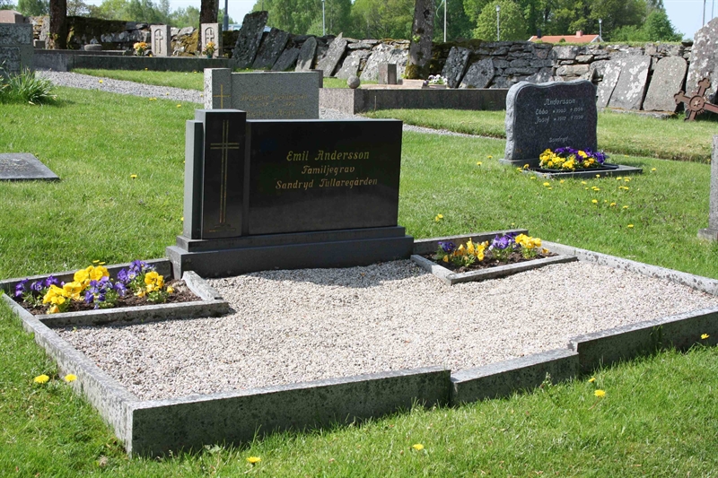 Grave number: Tk 06    60, 61, 62