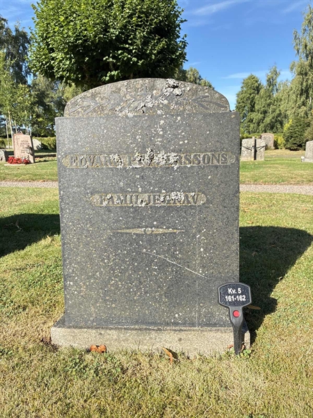 Grave number: 33 5   161-162