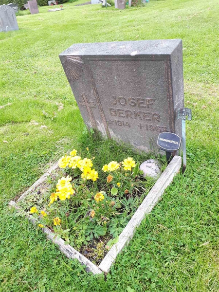 Hautatunnus: NK F B   758