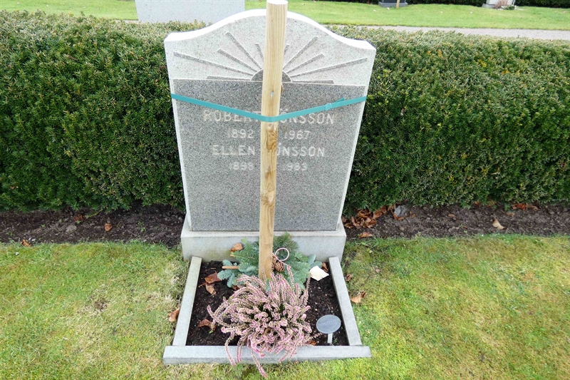 Grave number: TR 3   112