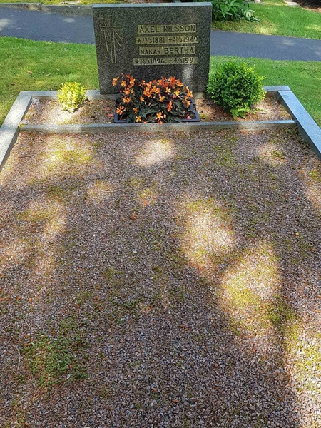 Grave number: 01   591