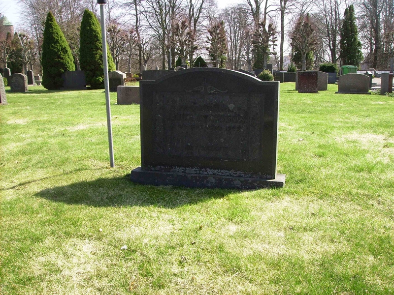 Grave number: LM 3 29  002