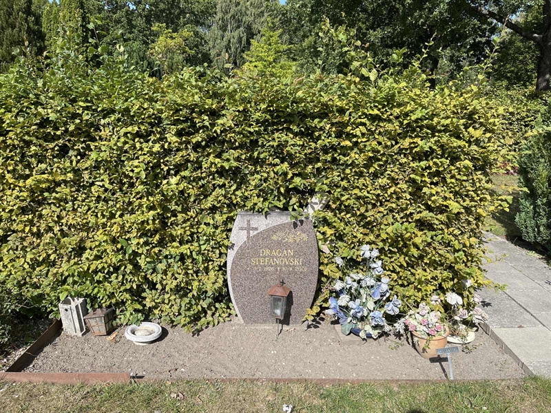 Grave number: NK XI   145