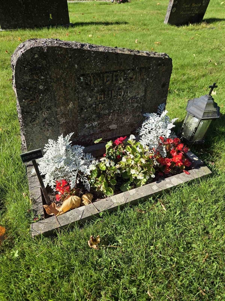Grave number: T A D   791-792