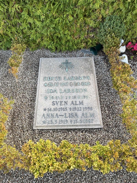 Grave number: NK Urn o     7