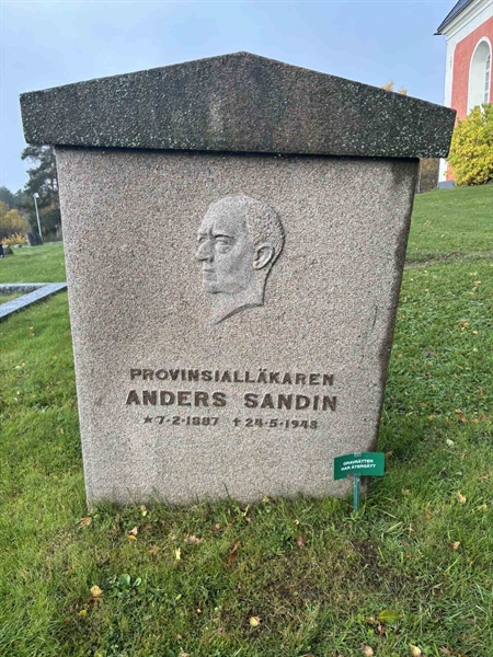 Gravnummer: 551 J    12