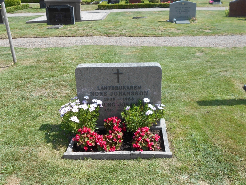 Grave number: HK E  4:11