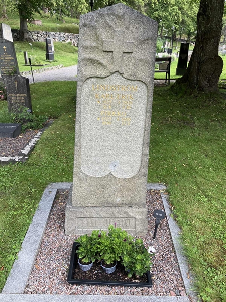 Grave number: 1 02   109