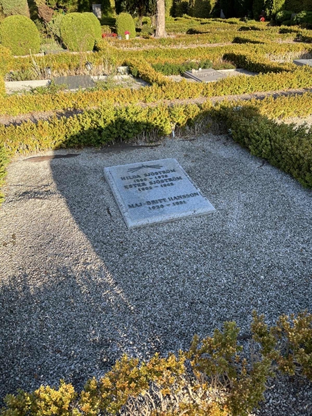 Grave number: NK X 166-167