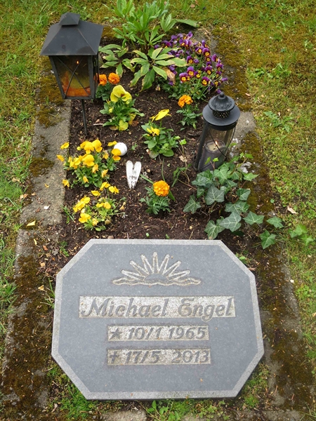 Grave number: HÖB N.UR     7