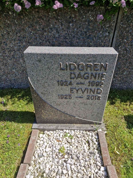 Gravnummer: 1 URNLU D23