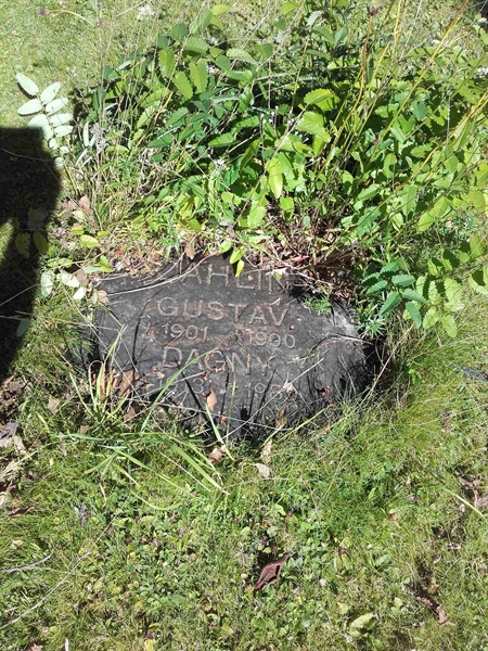 Grave number: NO 07   185