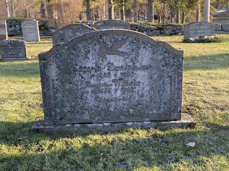 Grave number: 10 Ös 04   118-119