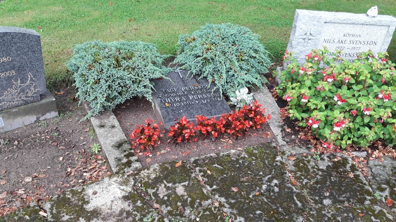 Grave number: ML 012  0040