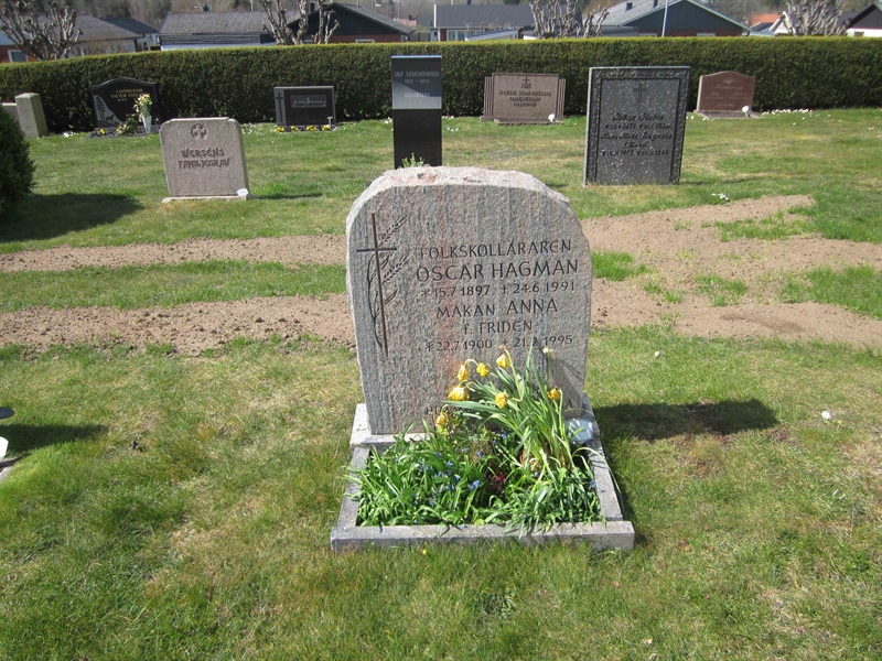 Grave number: 04 B   66, 67