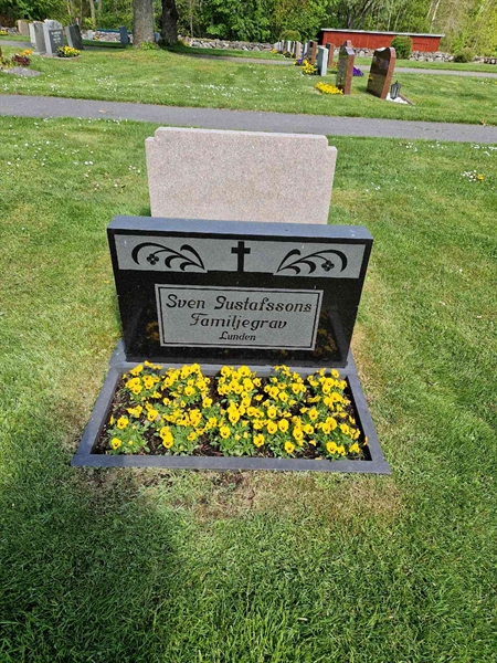 Grave number: 02 Q   24