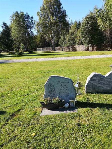 Grave number: NK 22    51-52