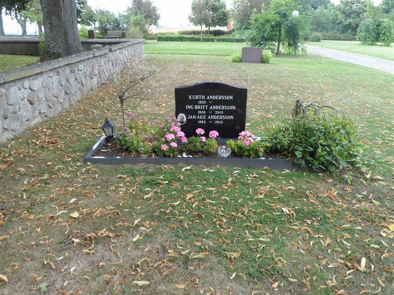 Grave number: SNK N    13, 14