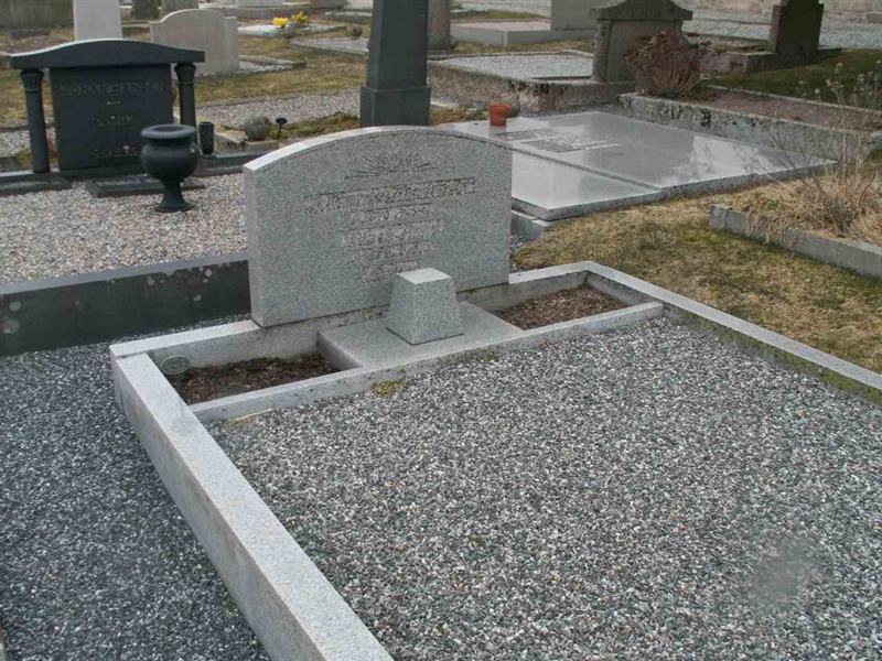 Grave number: TG 004  0593, 0594