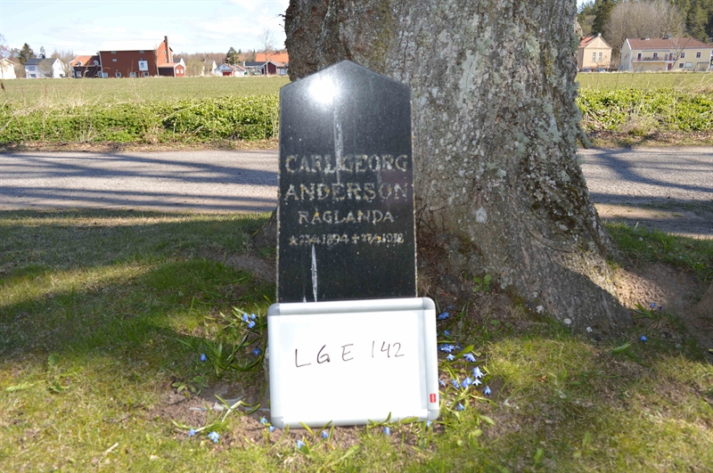 Grave number: LG E   142