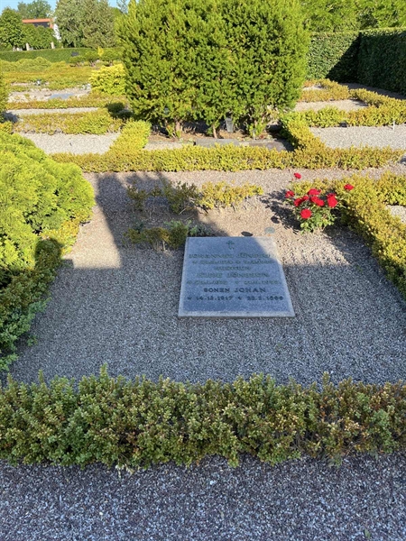 Grave number: NK E 22-23