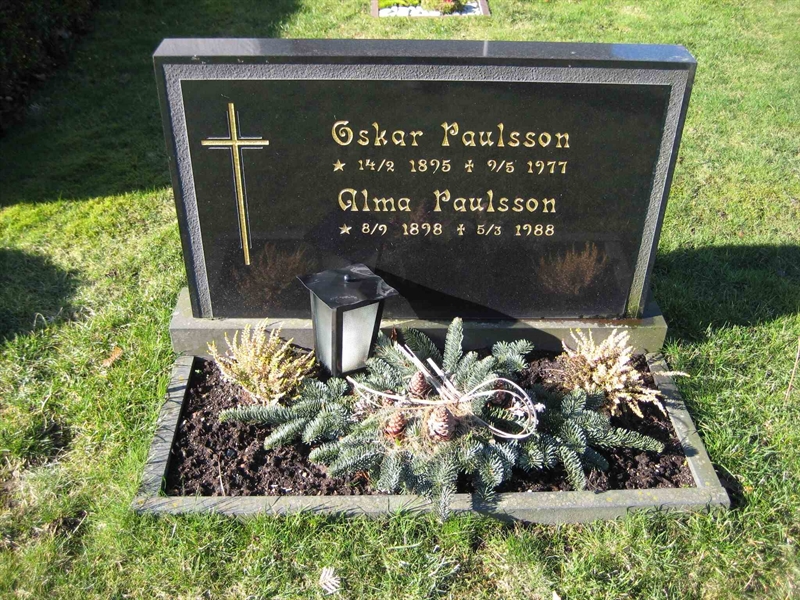 Grave number: ÖKK 7    16, 17