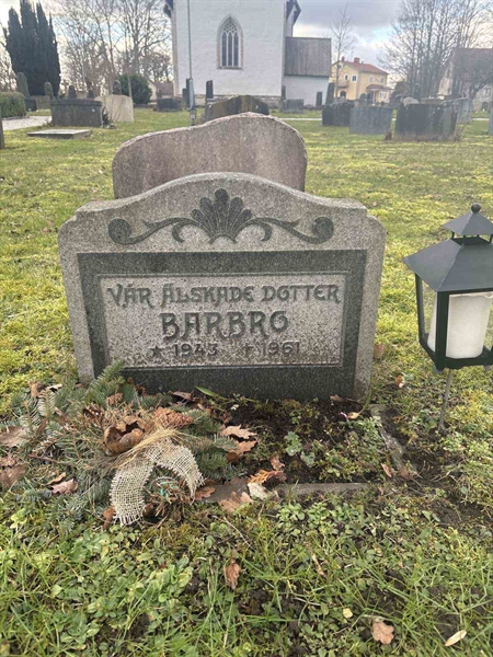 Grave number: E E 48