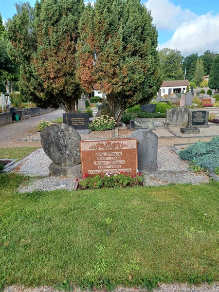 Grave number: OS J   568, 569, 570