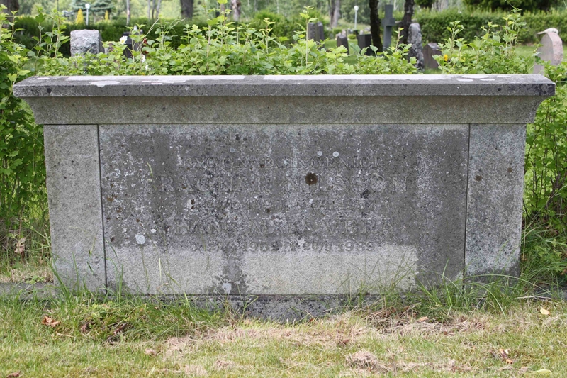 Grave number: GK HEBRO     9, 10