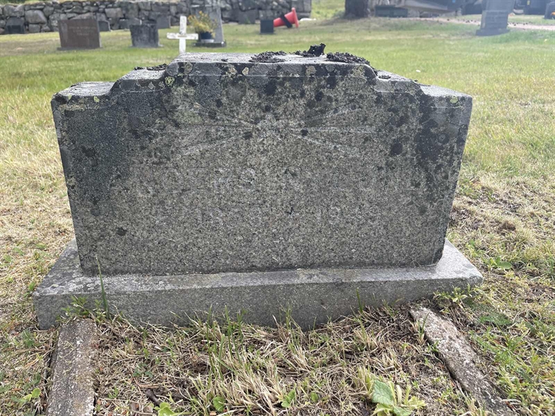 Grave number: 001 1 9  4930