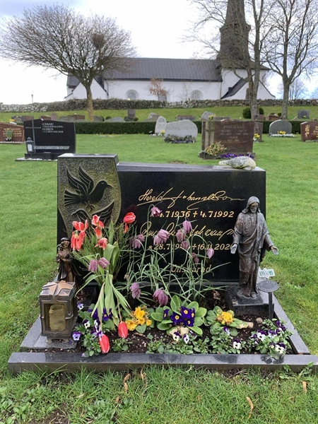 Grave number: SÖ L   102, 103