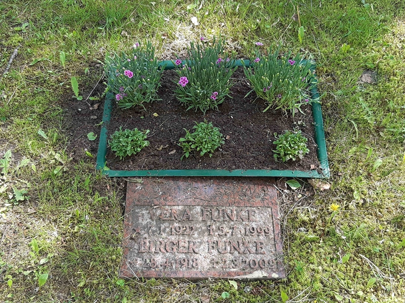 Grave number: KA 15   242