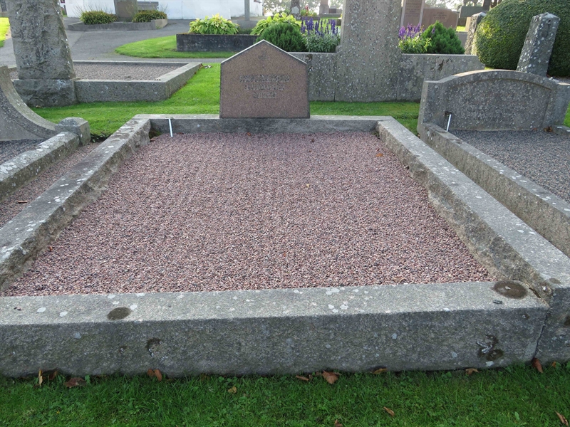 Grave number: 1 02   81