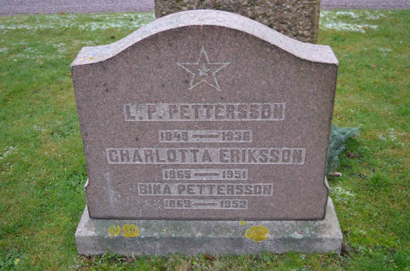 Grave number: TR 3    75